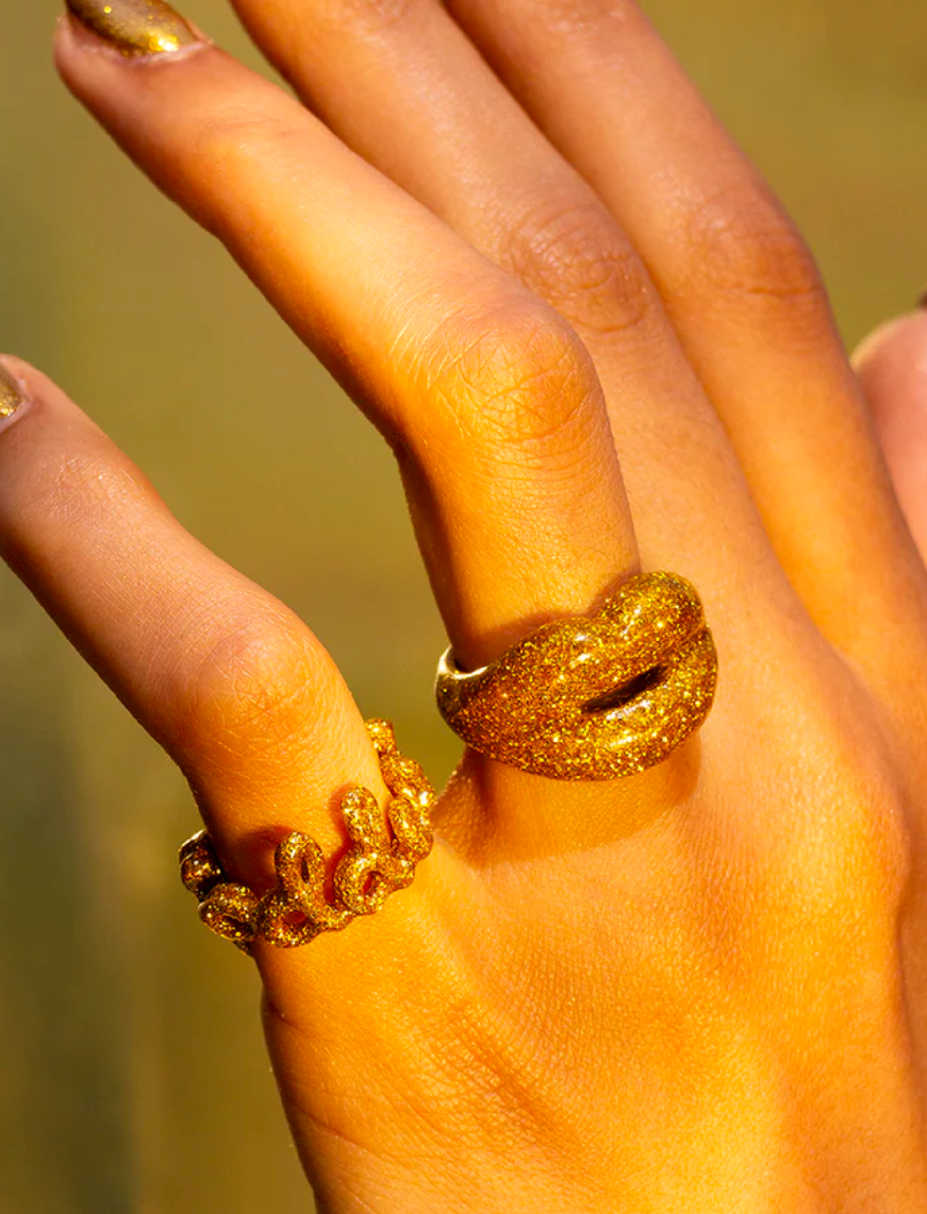 Glitter Gold Hotlips Ring